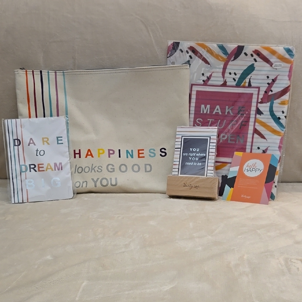 NWT Thirty-one Hello happy inspirational folder pouch